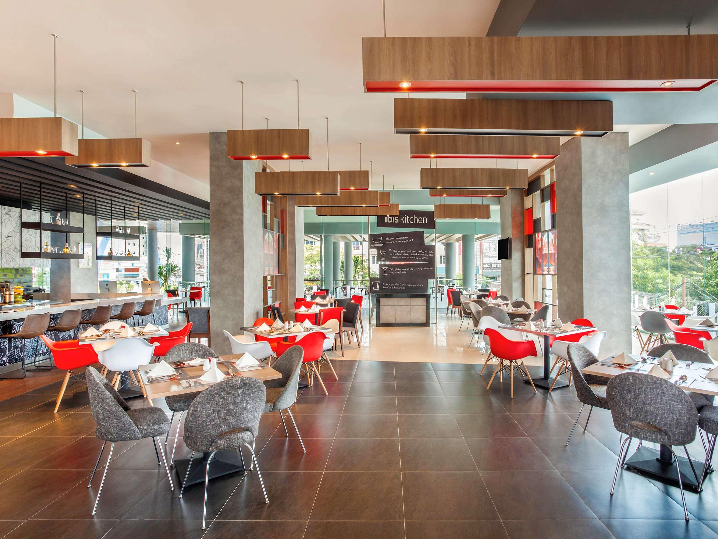 Ibis Manado City Center Boulevard Exterior photo