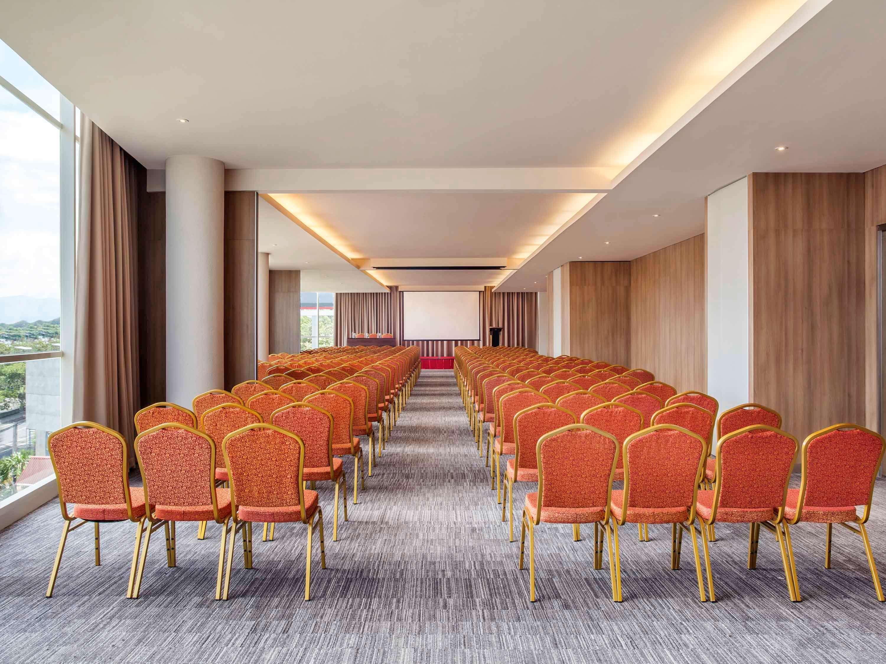Ibis Manado City Center Boulevard Exterior photo