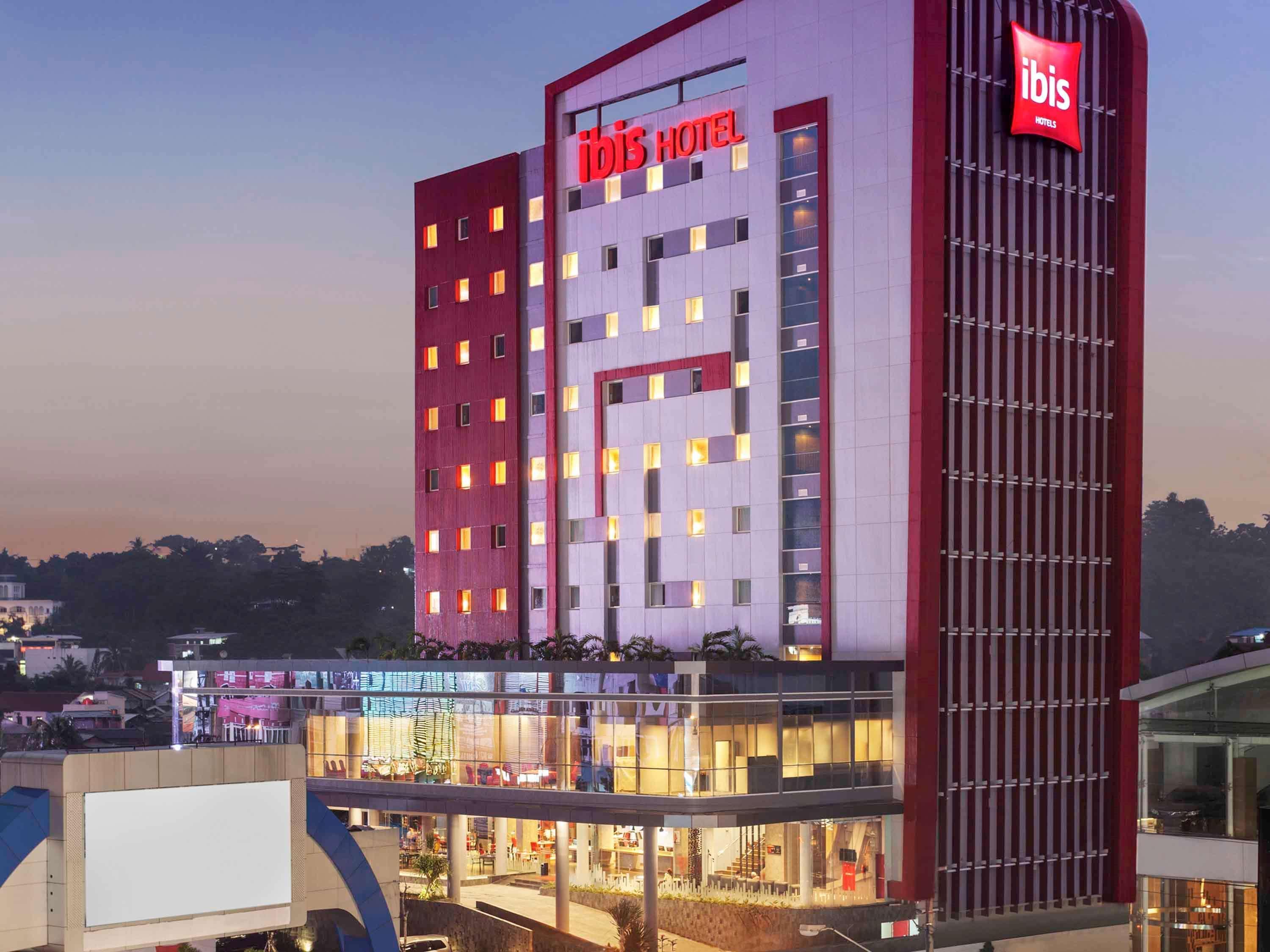 Ibis Manado City Center Boulevard Exterior photo