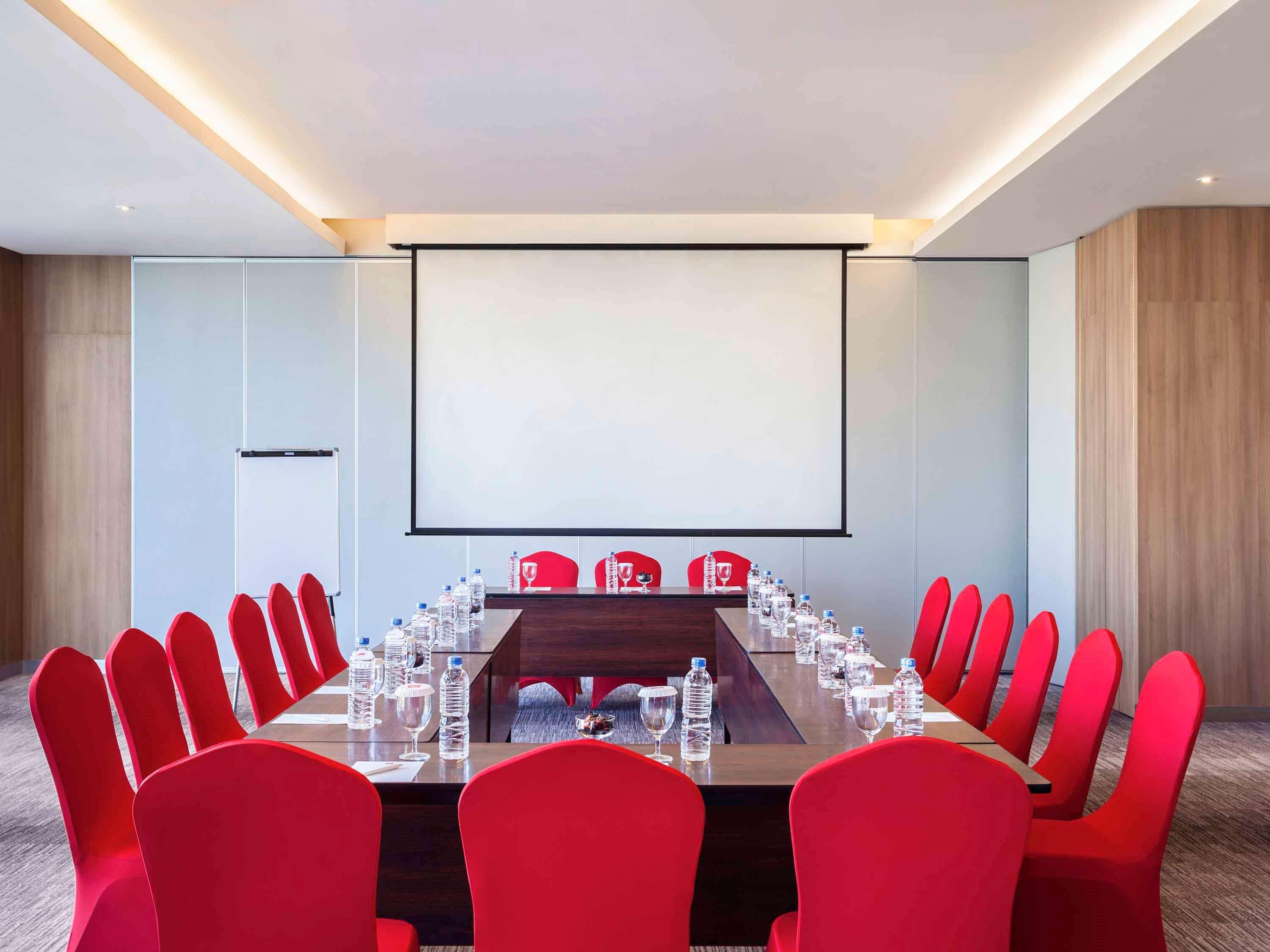 Ibis Manado City Center Boulevard Exterior photo