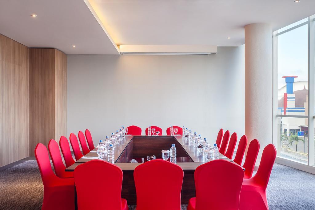 Ibis Manado City Center Boulevard Exterior photo