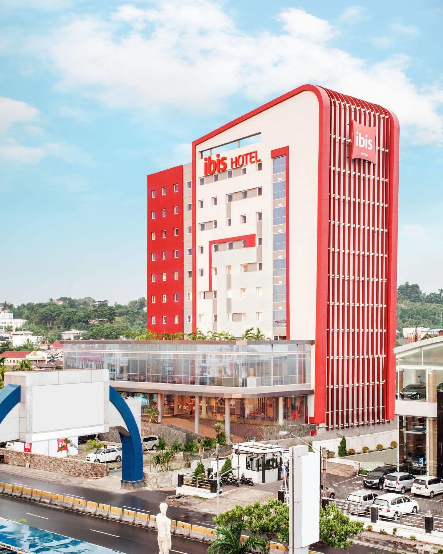 Ibis Manado City Center Boulevard Exterior photo