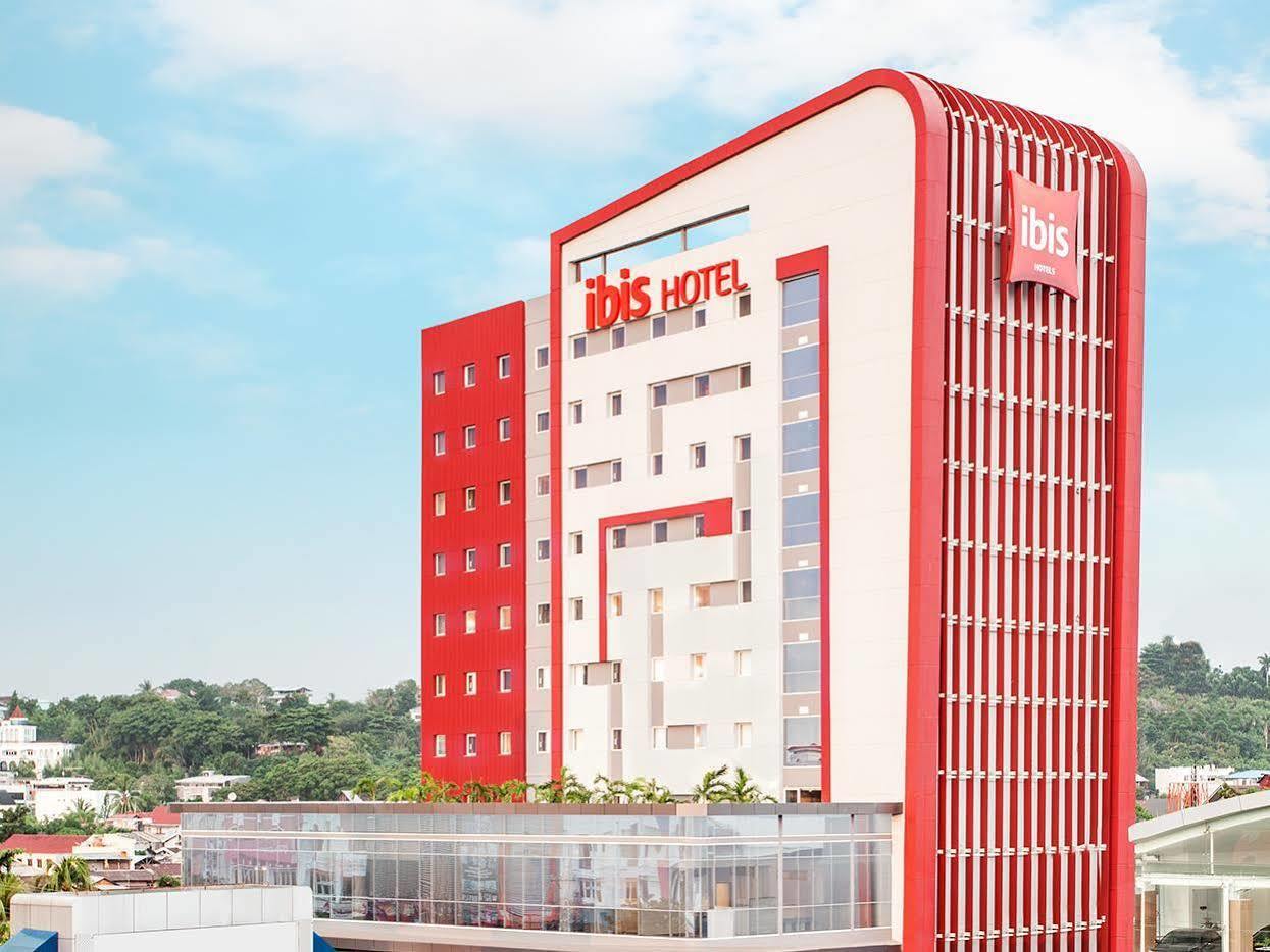 Ibis Manado City Center Boulevard Exterior photo