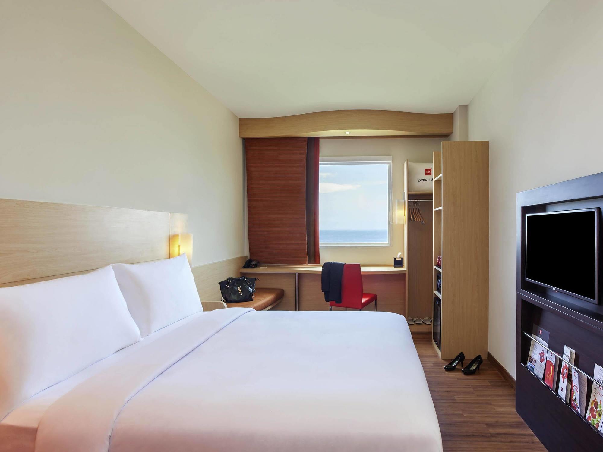 Ibis Manado City Center Boulevard Exterior photo